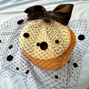 Fascinator hat black and white bow elastic band